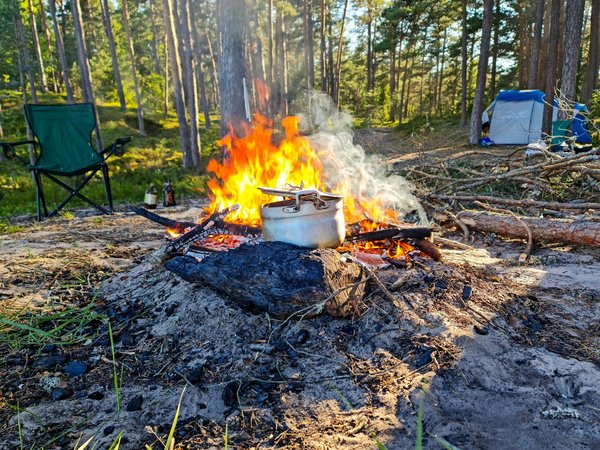 Quels sont les équipements indispensables pour un camping en bord de lac en hiver?